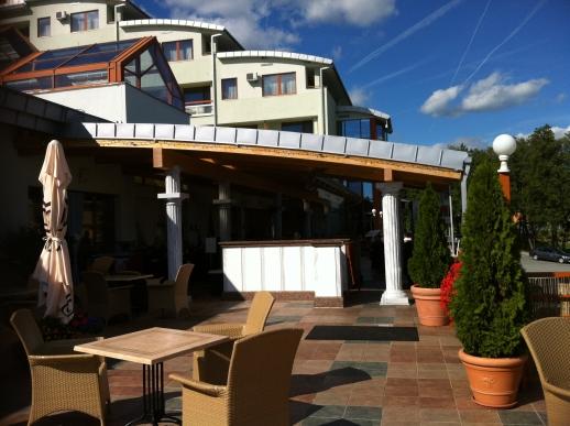 Drevená lepená konštrukcia, lepené lamelové nosníky - Hotel Kaskády Sielnica